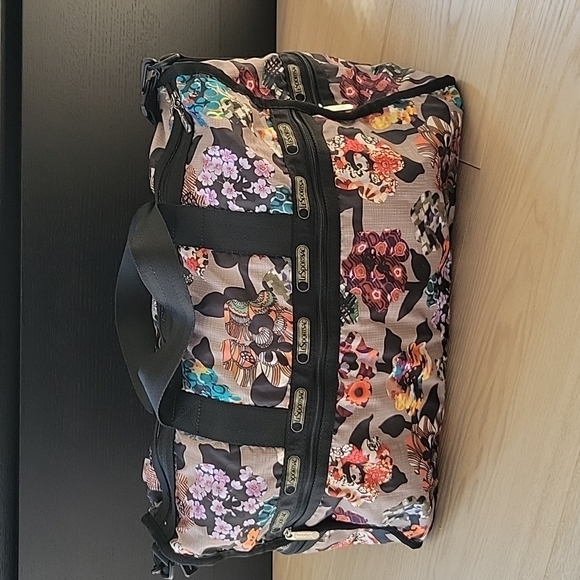 LeSportsac Deluxe Large Weekender with matching pouch - Picture 6 of 10